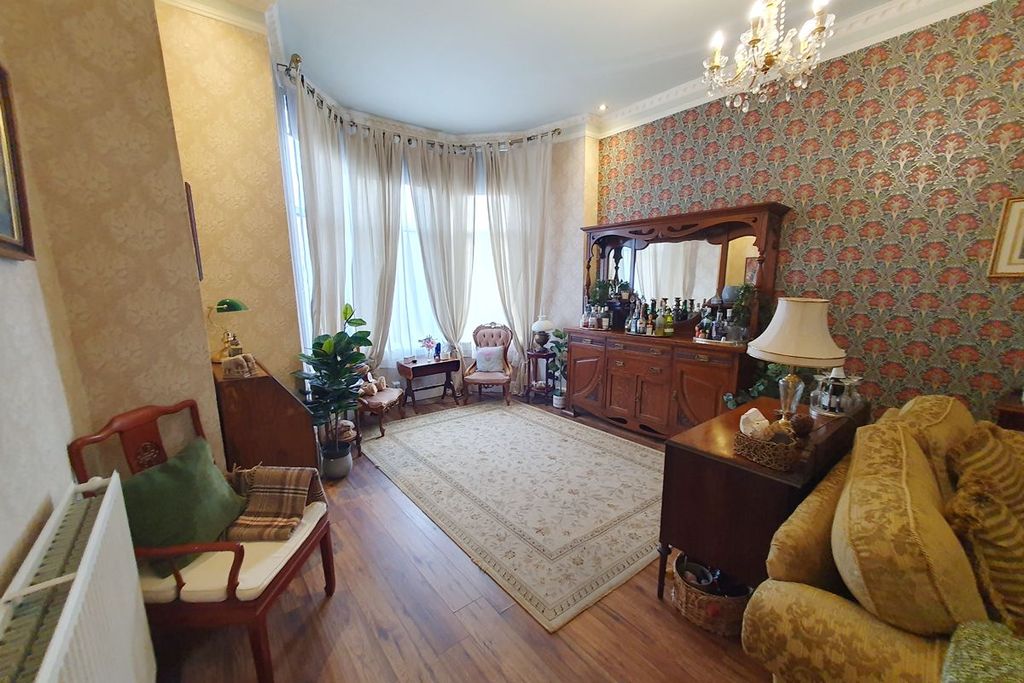 Property photo 2 of 9