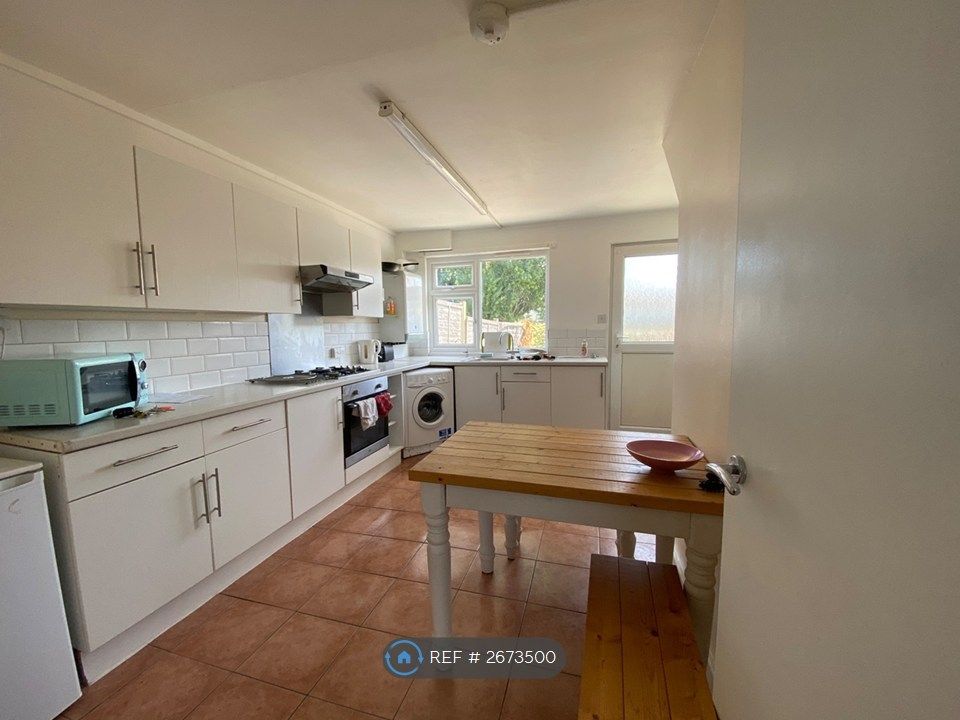 Property photo 1 of 5 Shared Kitchen