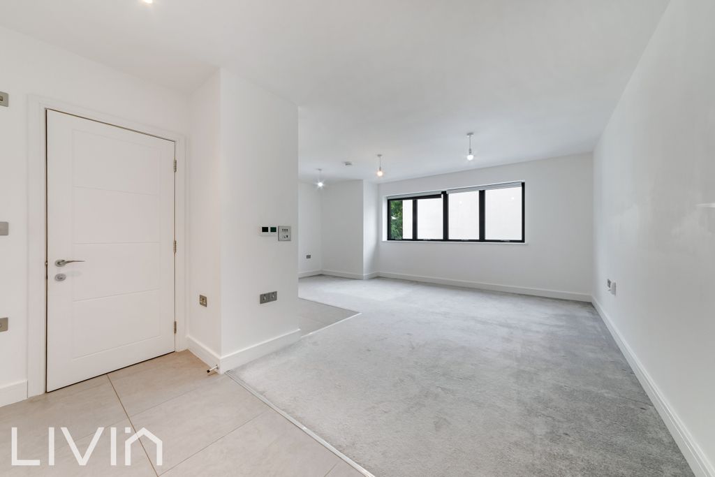 Property photo 1 of 8 2