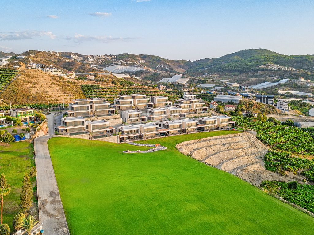 Property photo 2 of 26