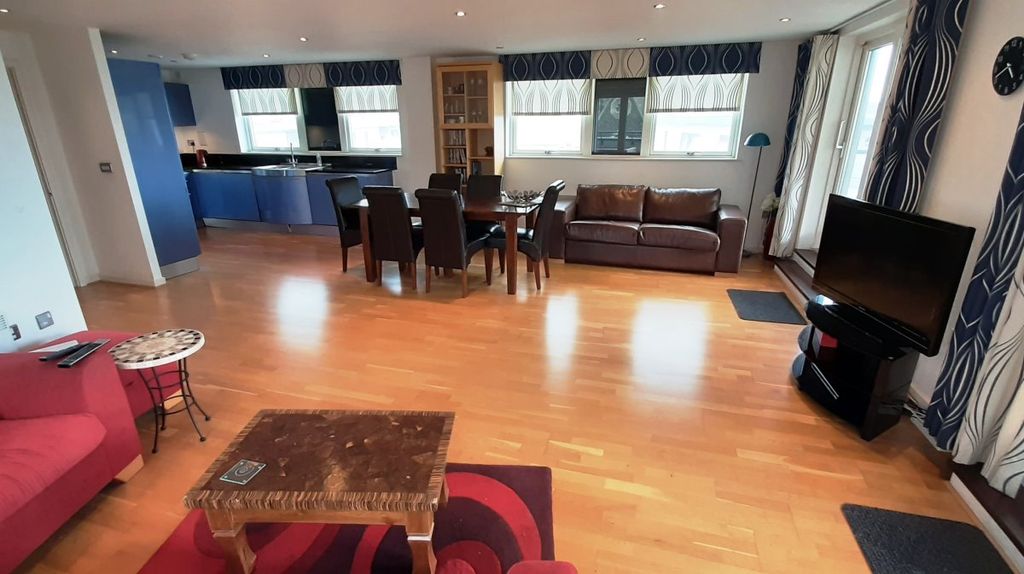 Property photo 3 of 7