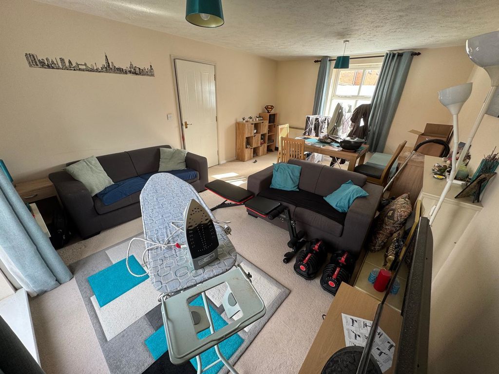 Property photo 3 of 12 Photo 4