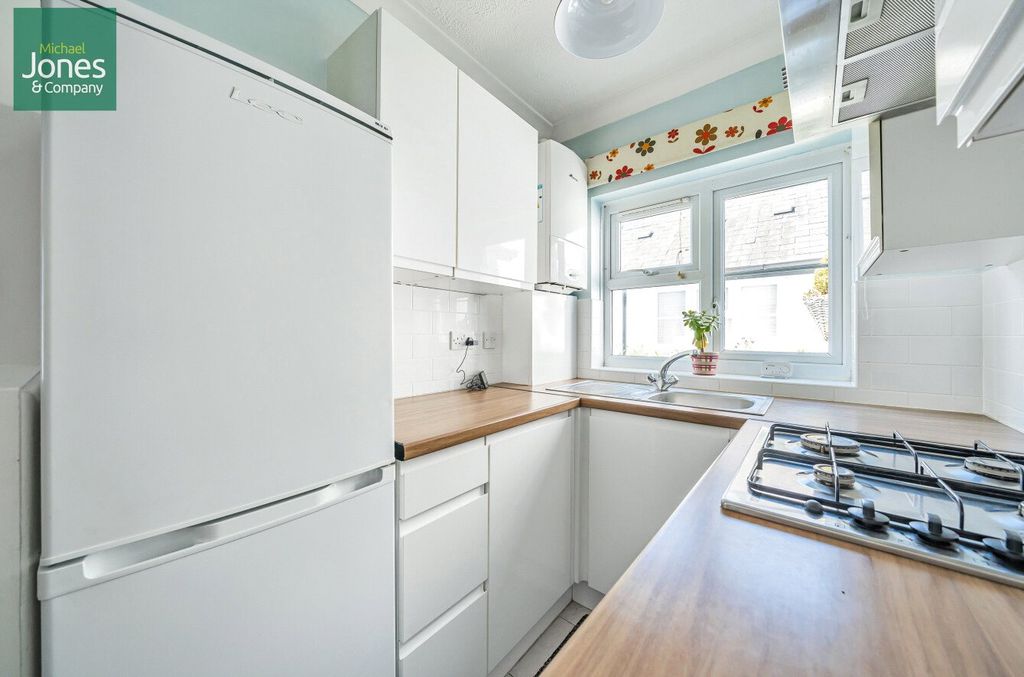 Property photo 2 of 11 Kitchen