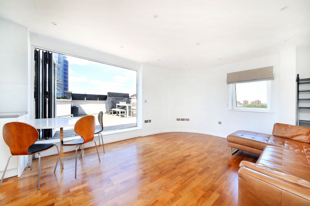 Property photo 2 of 12