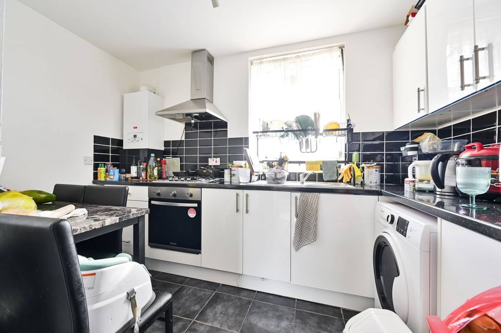 Property photo 3 of 11