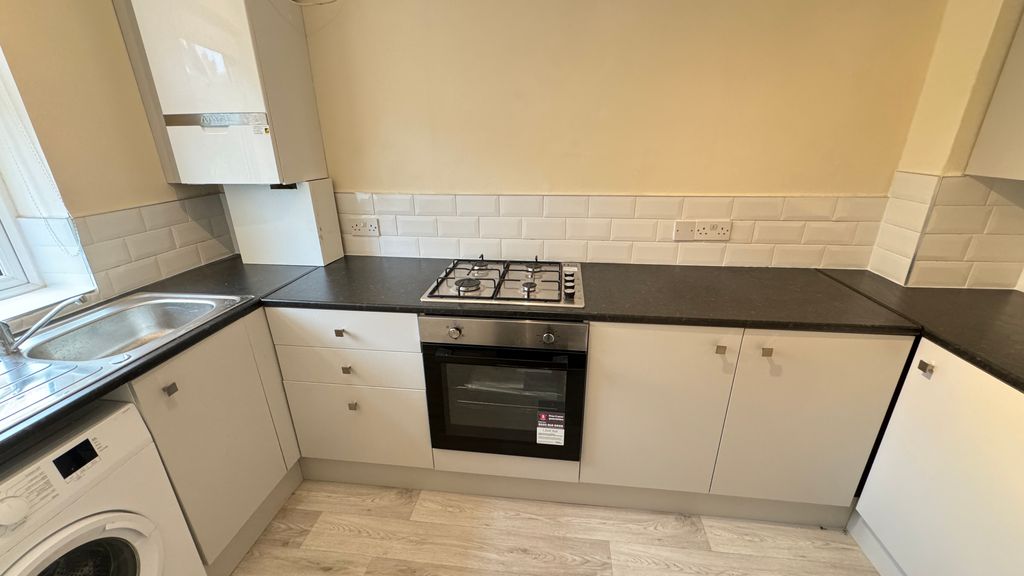 Property photo 2 of 9 Kitchen