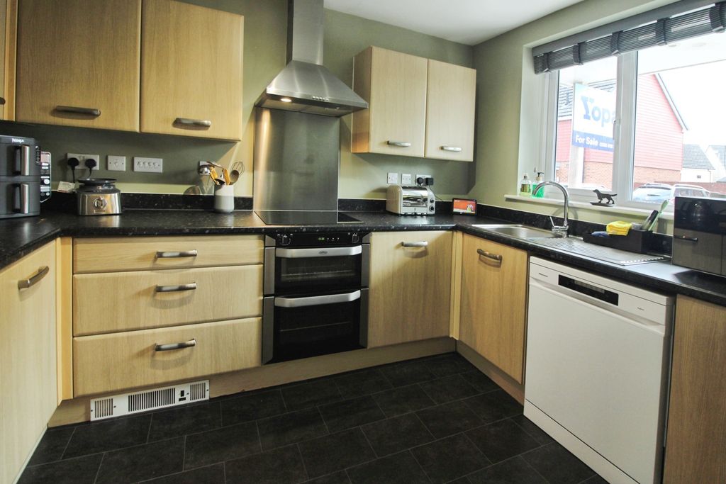 Property photo 2 of 14 Kitchen