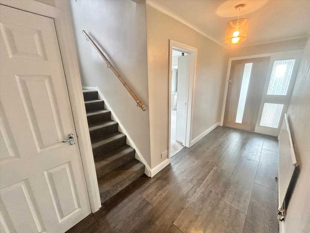 Property photo 3 of 29 Entrance Hallway