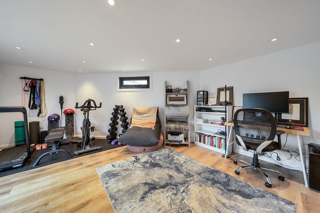 Property photo 3 of 13