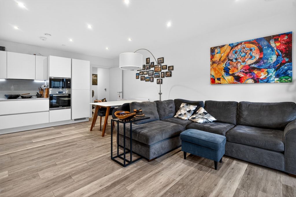 Property photo 2 of 20