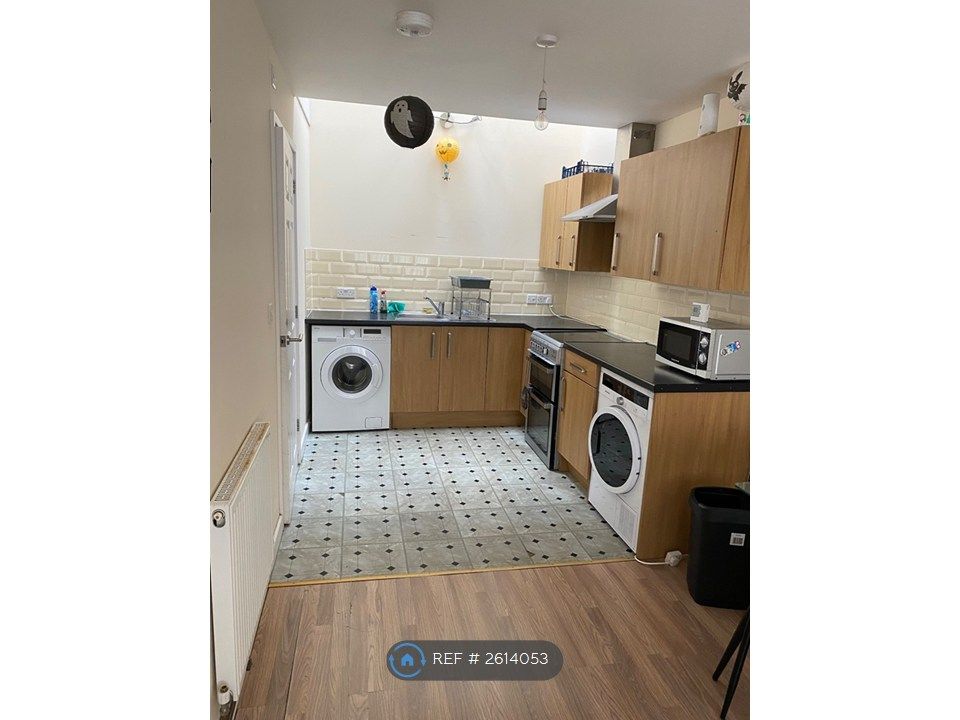 Property photo 2 of 9 Kitchen