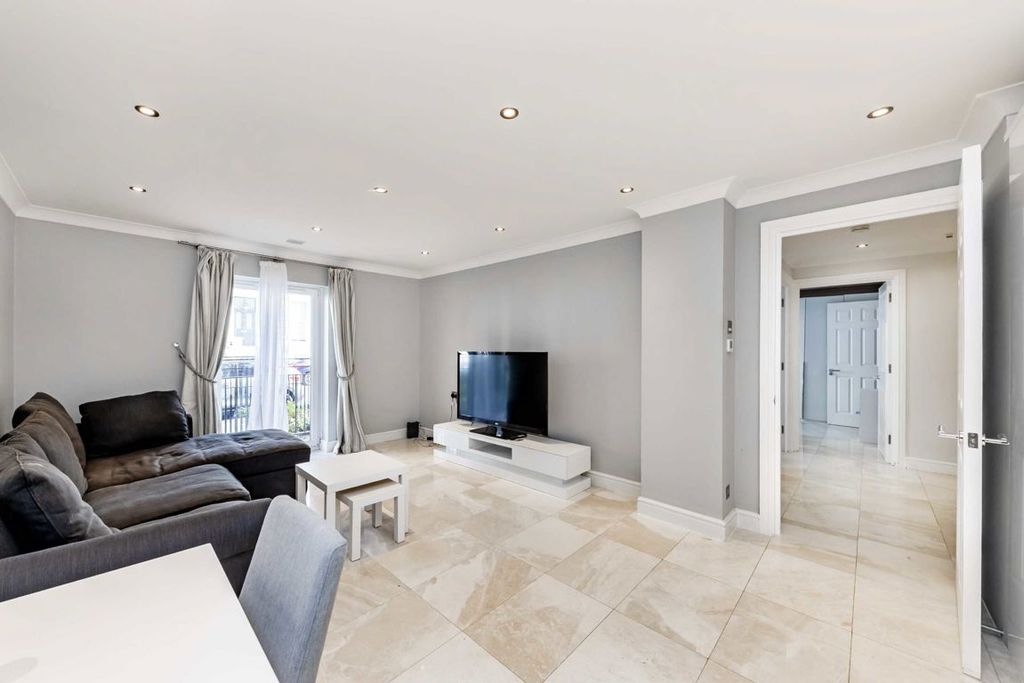 Property photo 3 of 6