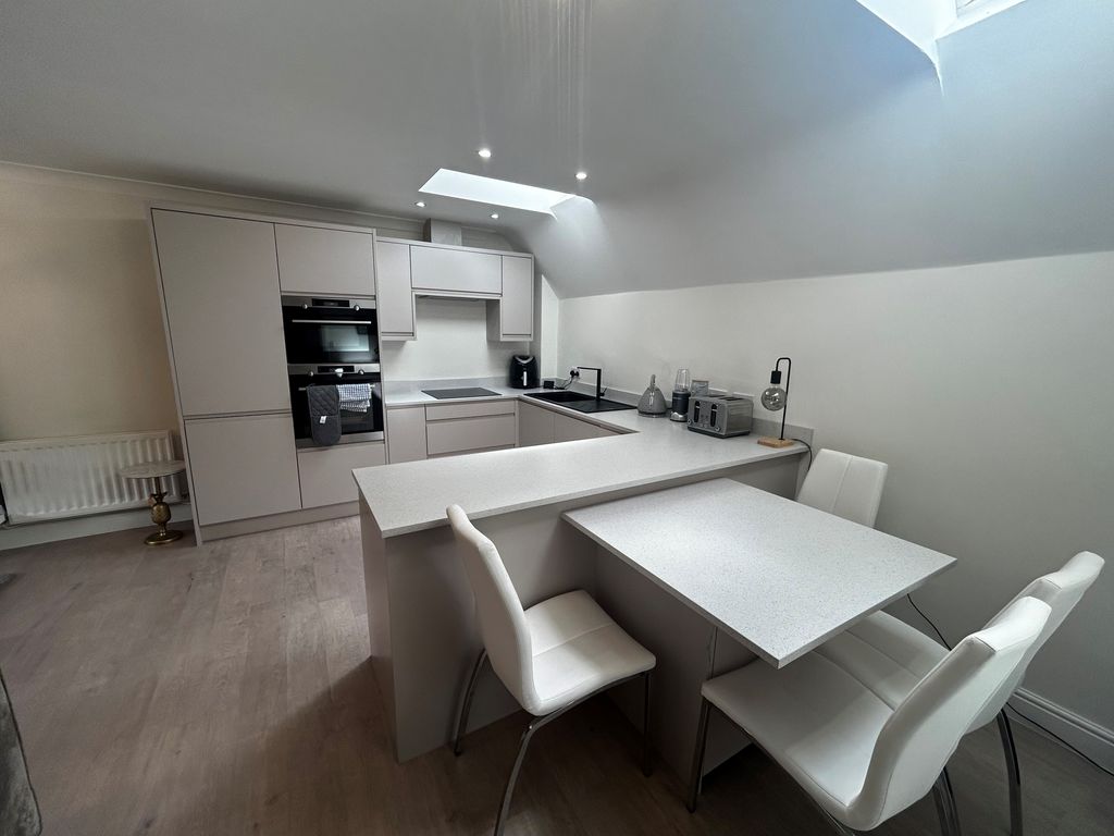 Property photo 3 of 7 Kitchen