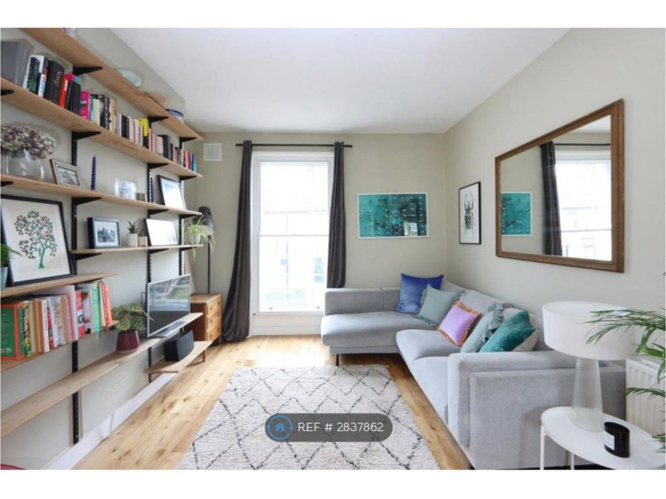 Property photo 1 of 17 Living Room