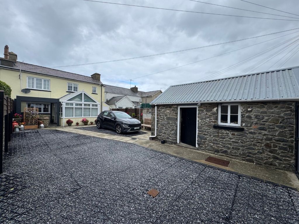 Property photo 3 of 28