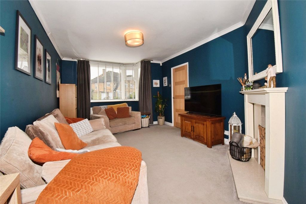 Property photo 3 of 23 Lounge