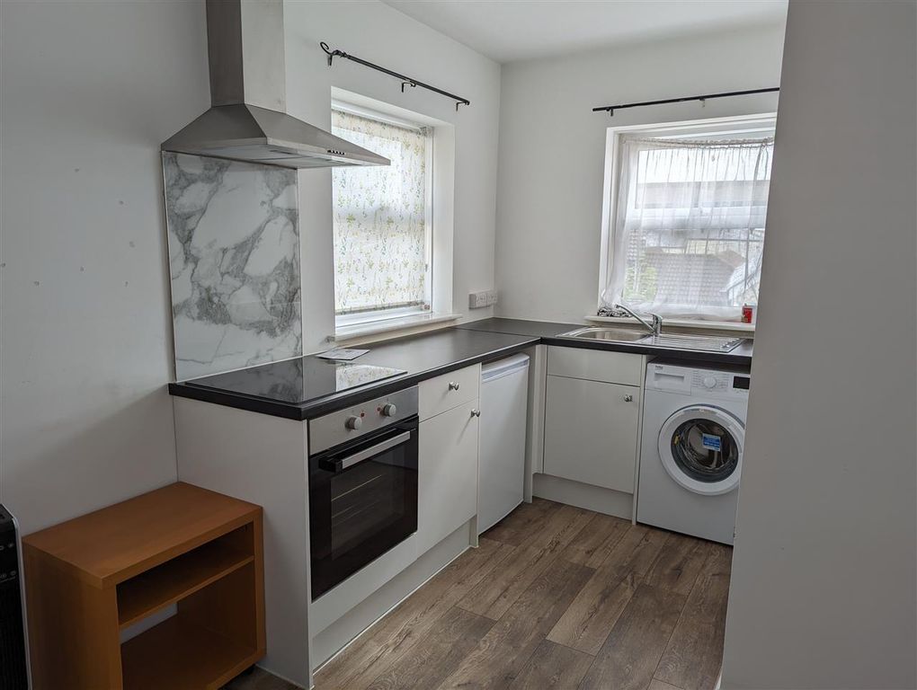 Property photo 2 of 9 Kitchen