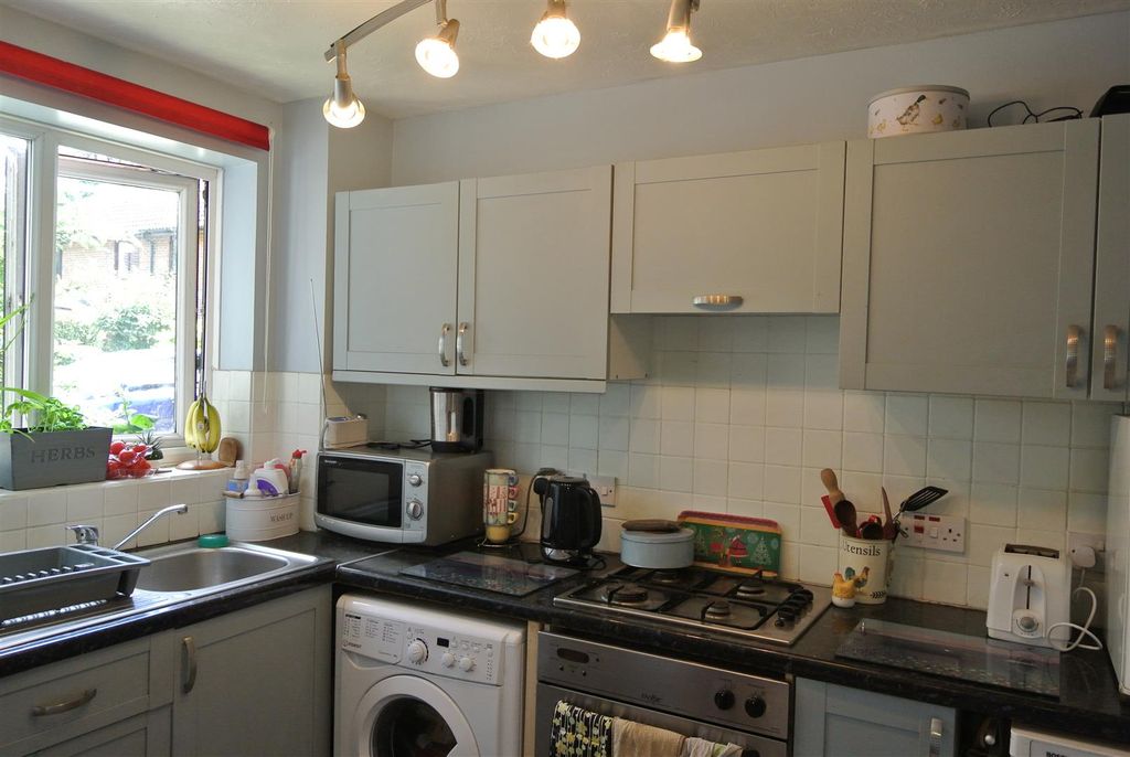 Property photo 3 of 14 Kitchen