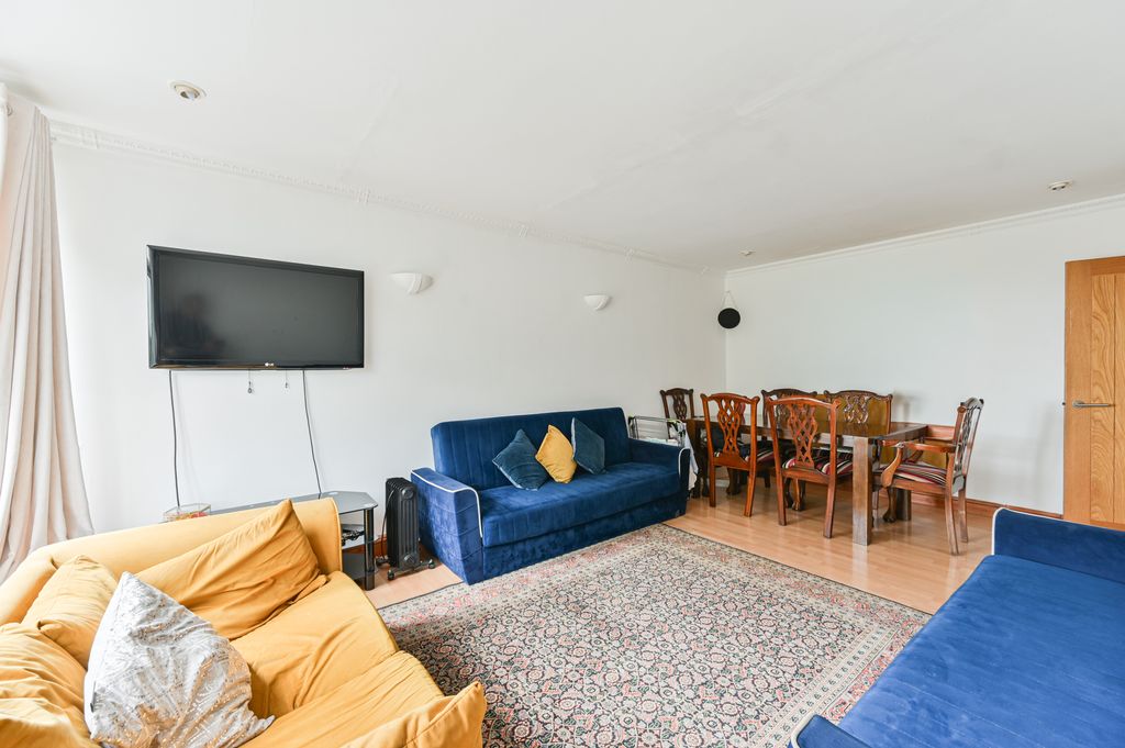 Property photo 2 of 8