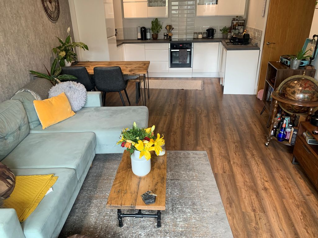 Property photo 3 of 11 Living Room