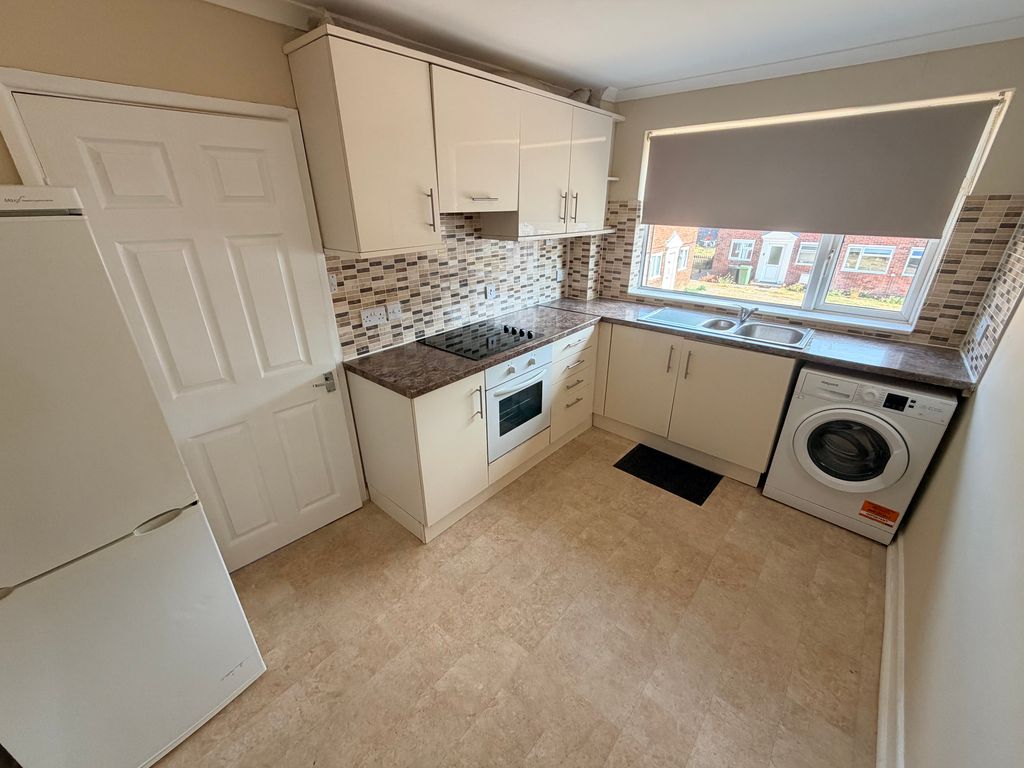 Property photo 3 of 7 Kitchen