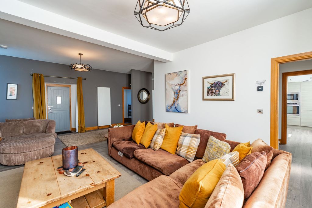 Property photo 3 of 49