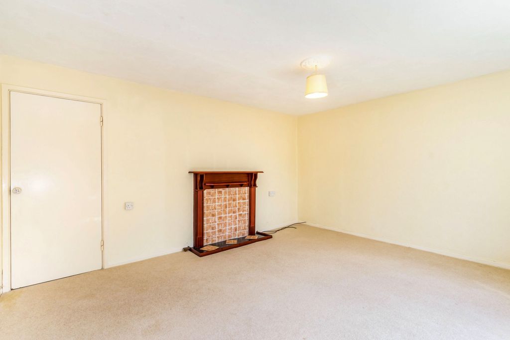 Property photo 3 of 11 Living Room