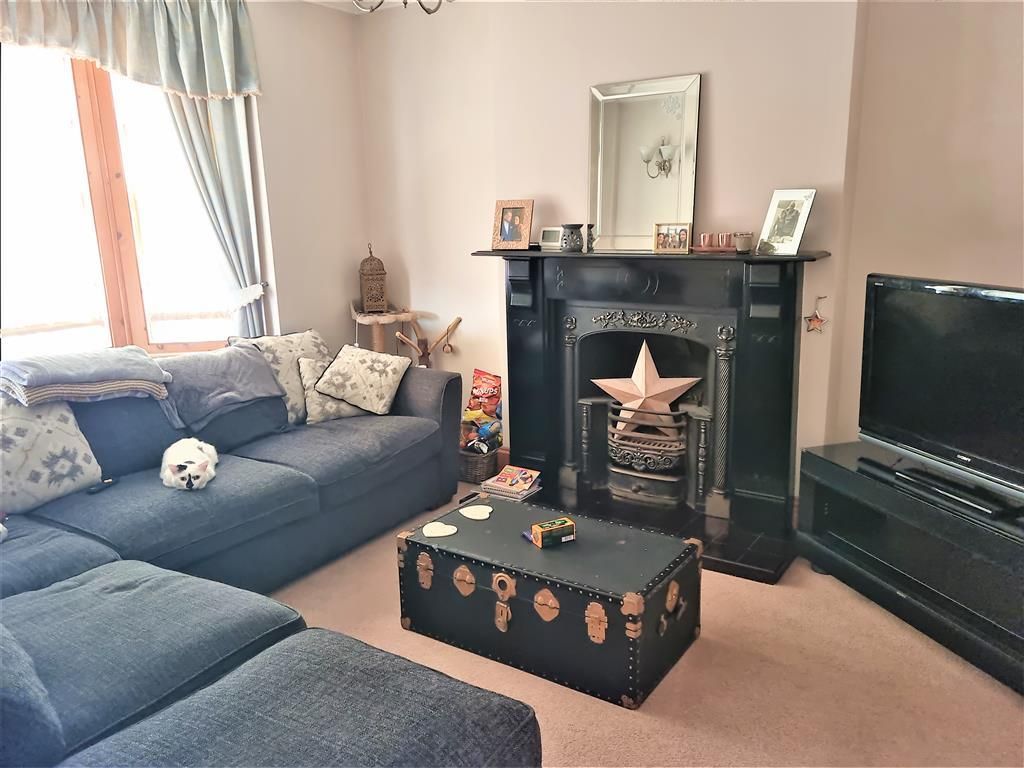 Property photo 3 of 7 Living Room