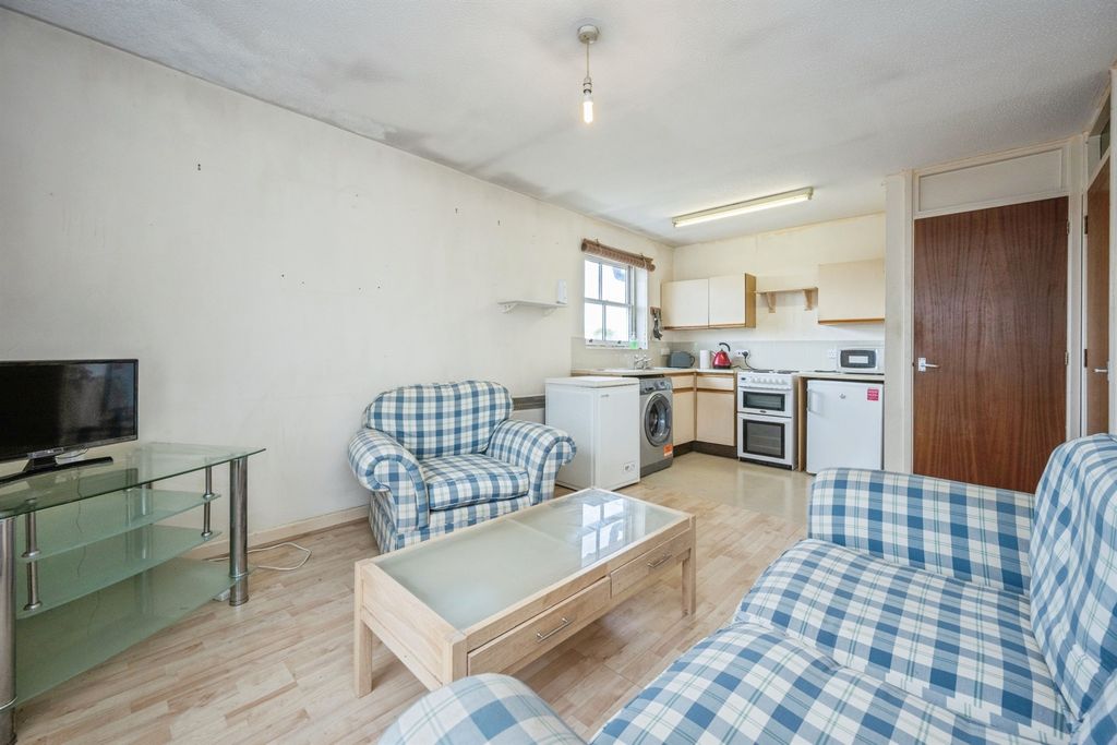 Property photo 3 of 12