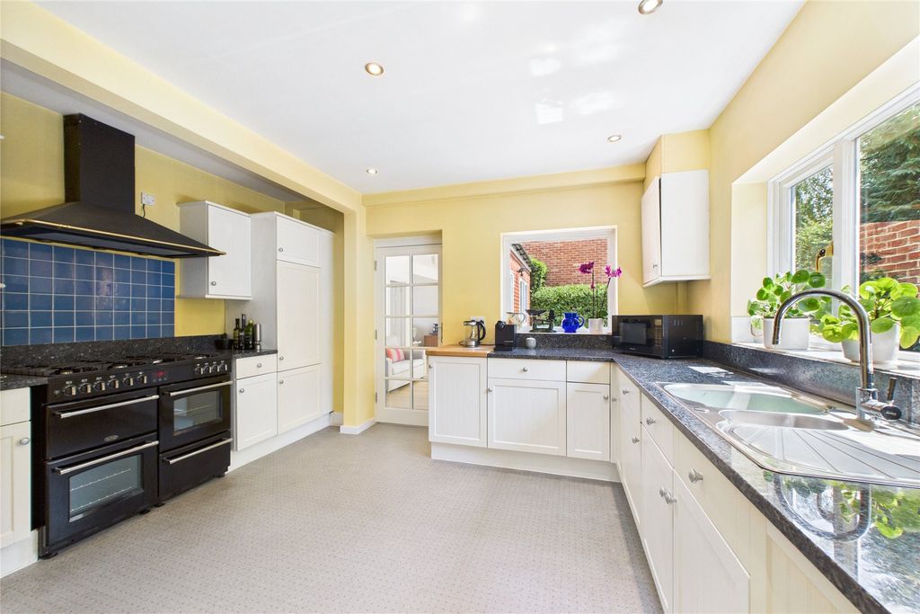 Property photo 2 of 18 Picture No. 25