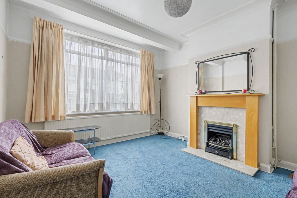 Property photo 2 of 21 Living Room