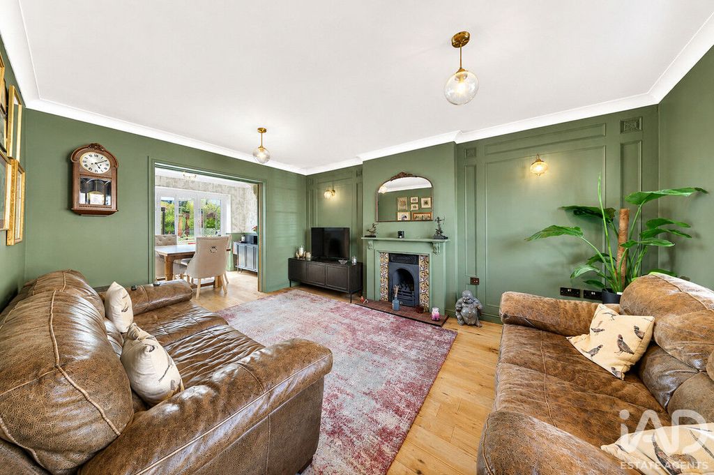 Property photo 2 of 32