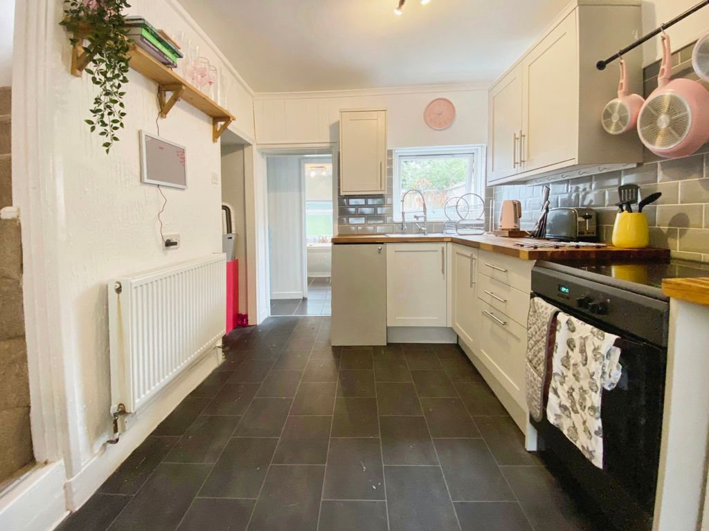 Property photo 3 of 9 Kitchen