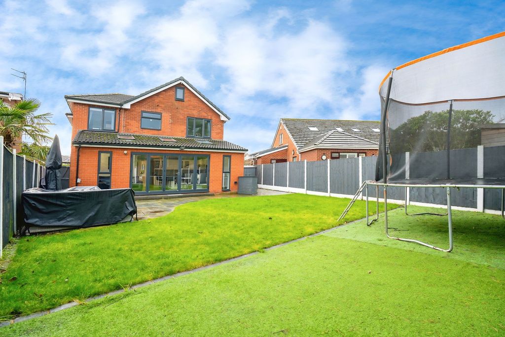 Property photo 3 of 51