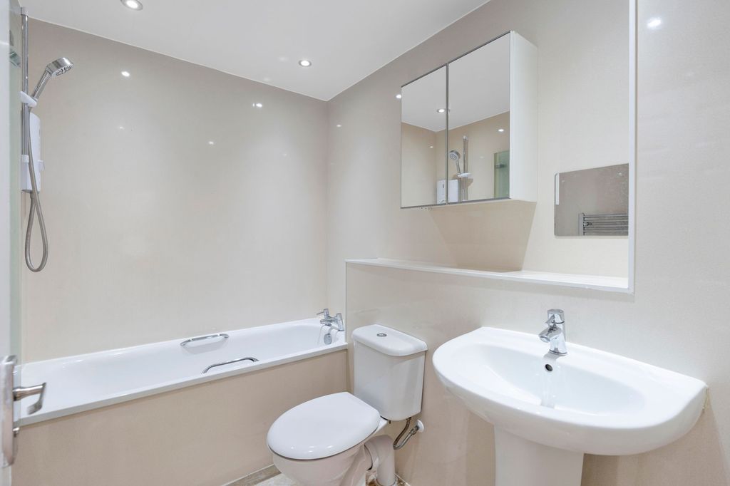 Property photo 3 of 30 Family Bathroom