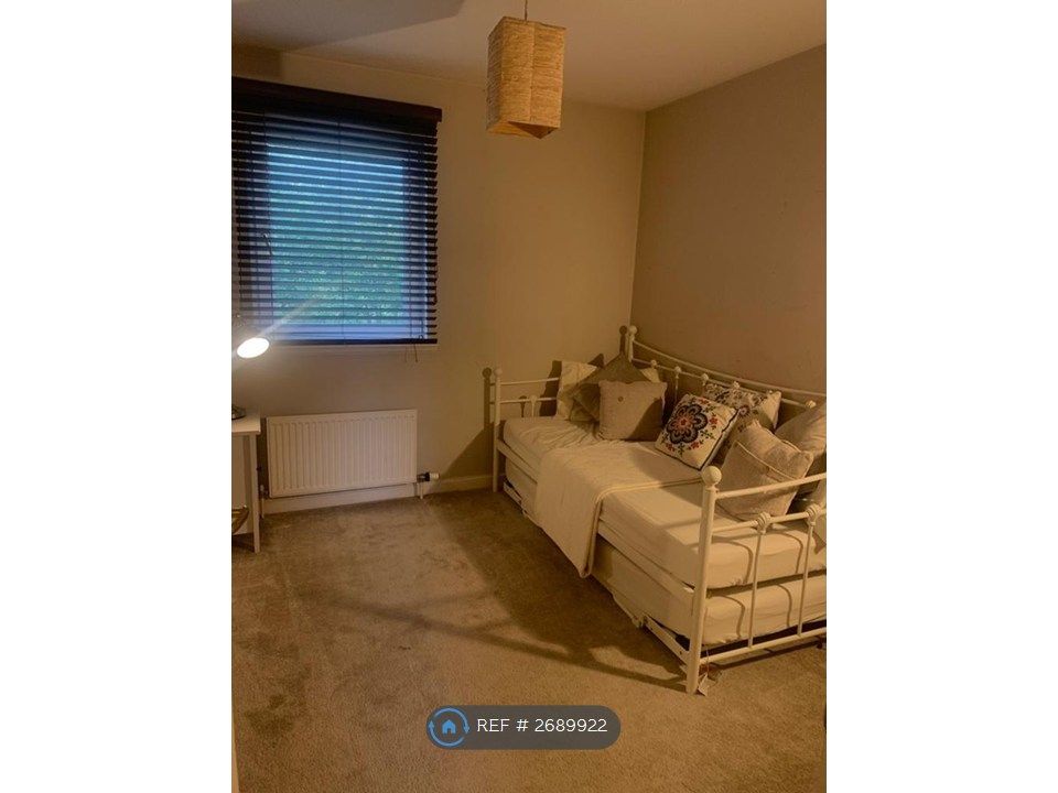 Property photo 3 of 10 Bedroom 2