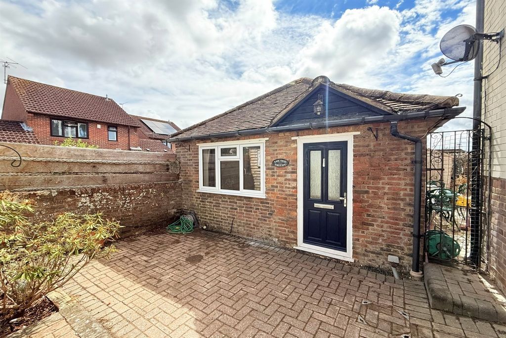 Property photo 1 of 10 (Main)
