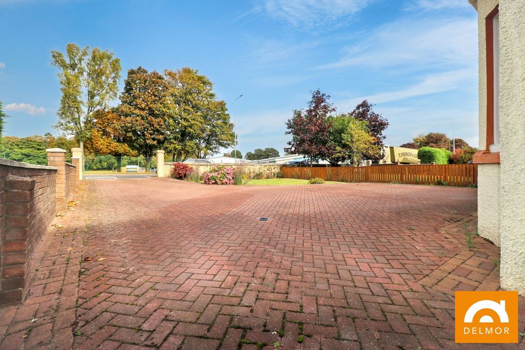 Property photo 3 of 27
