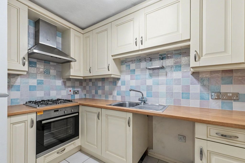 Property photo 3 of 19