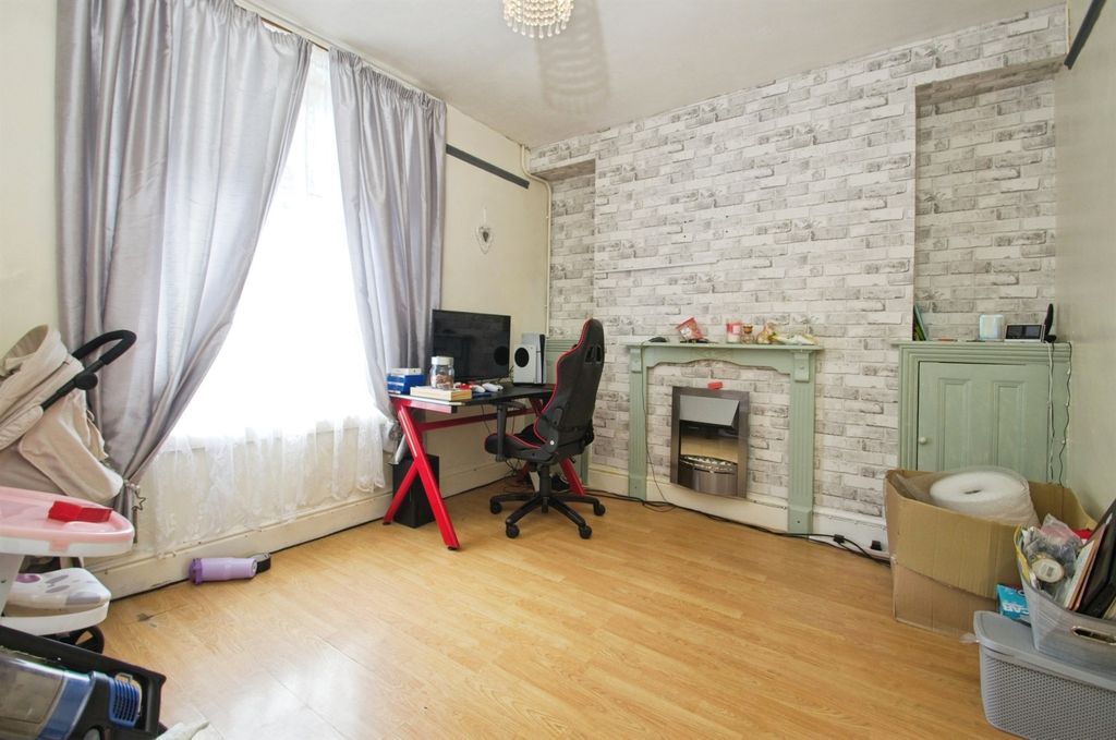 Property photo 3 of 11