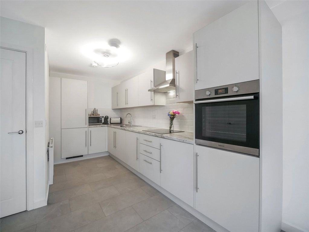 Property photo 2 of 21 Picture No. 13