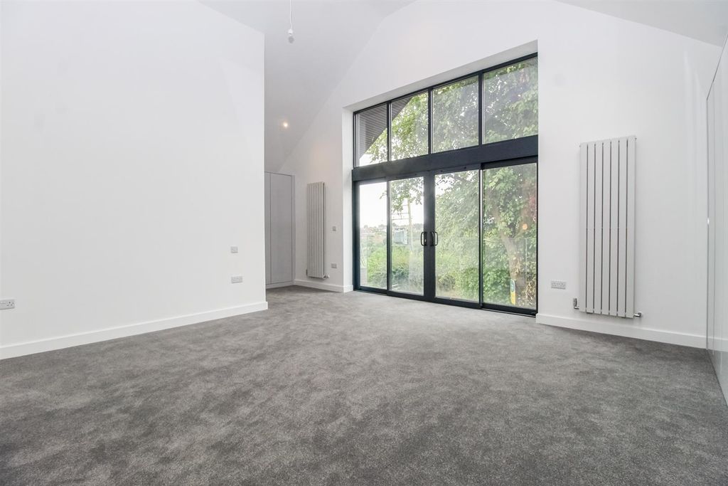 Property photo 3 of 10 Example Interior