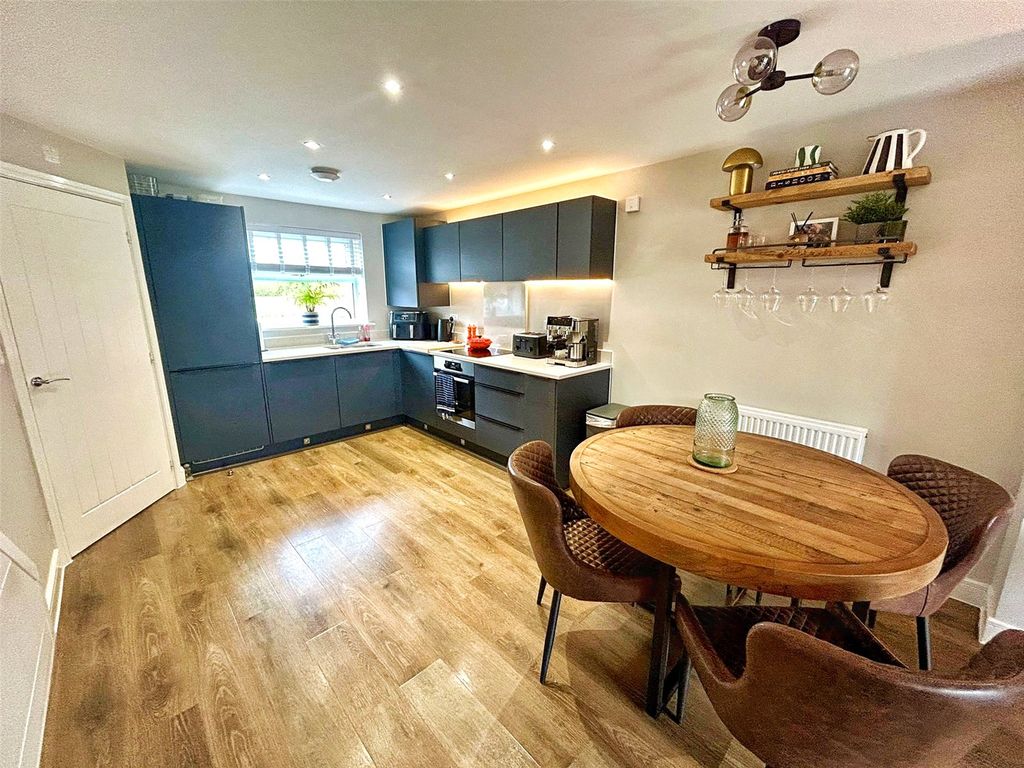 Property photo 3 of 12 Kitchen/Dining