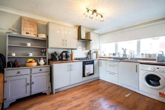 Property photo 3 of 10 Kitchen