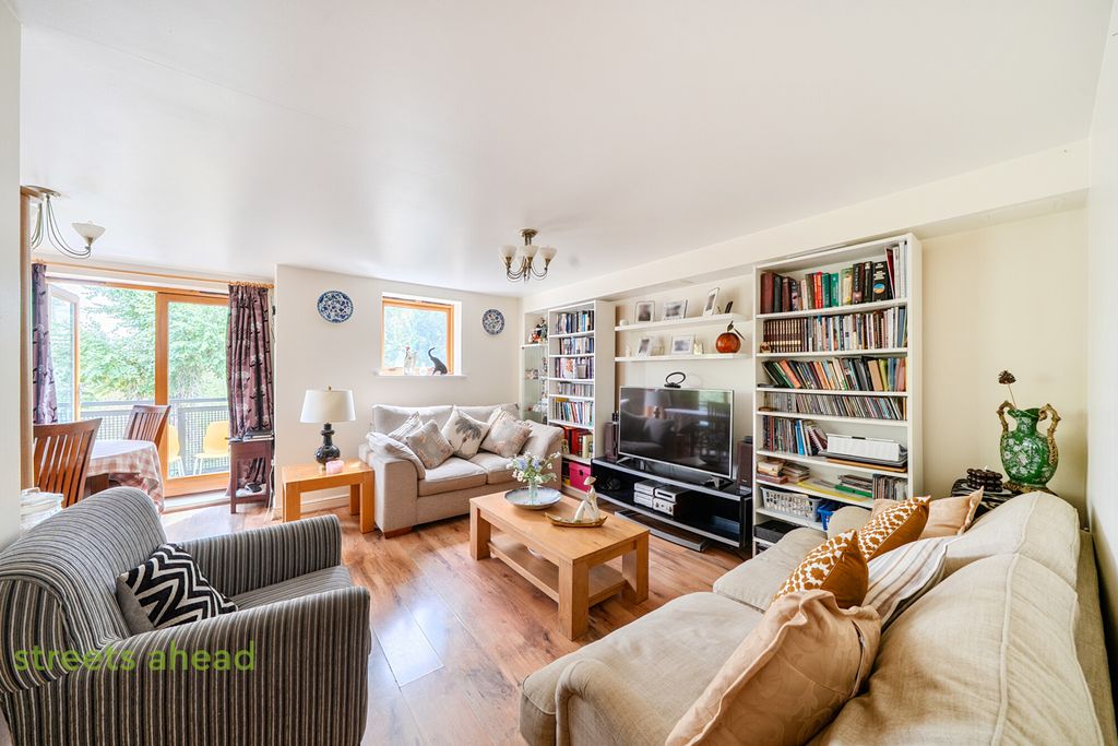 Property photo 1 of 15 61E4Ea13-044A-4E5...