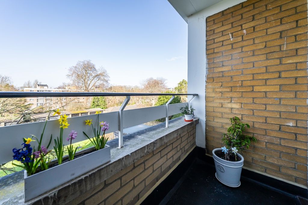 Property photo 3 of 10 12 Keswick Height...