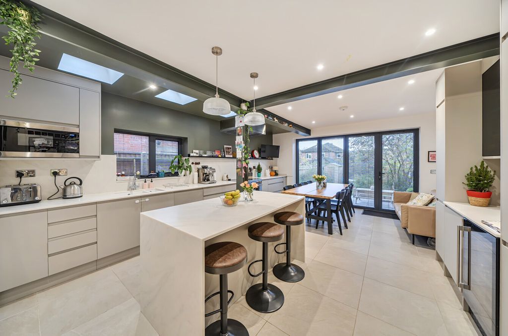 Property photo 2 of 16 1384445-31-69249E...