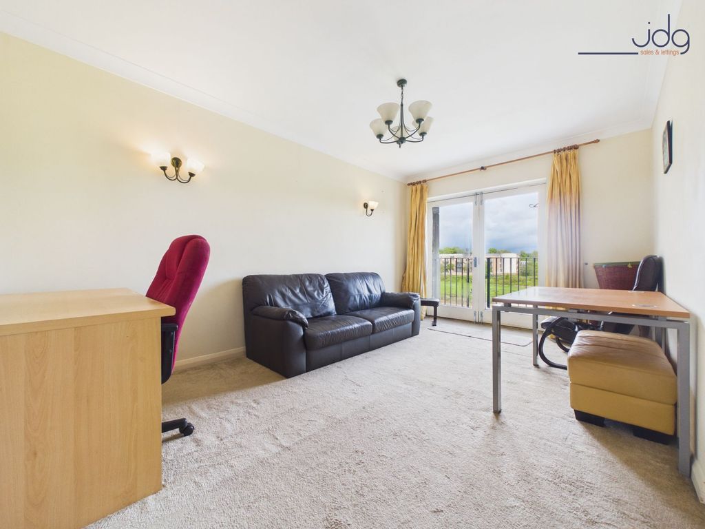 Property photo 3 of 13 Lounge