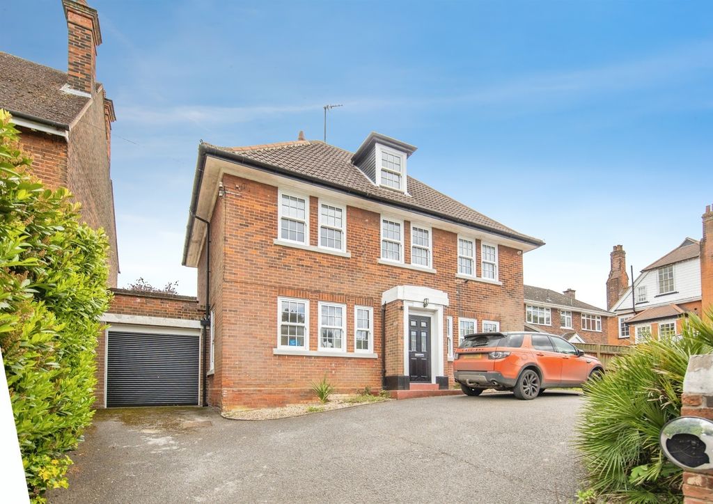 Property photo 1 of 33