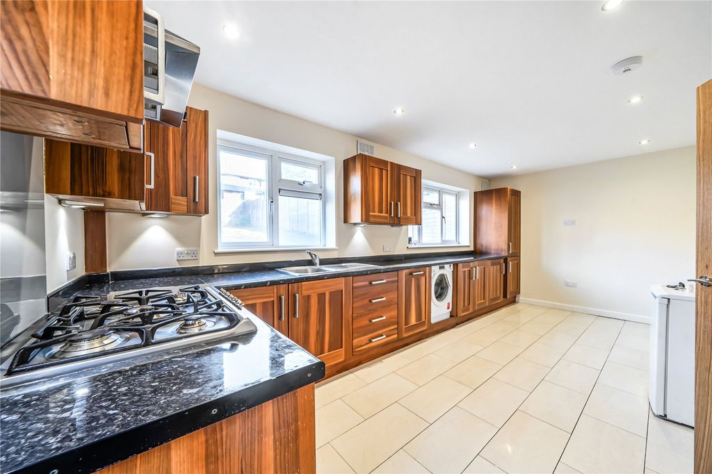 Property photo 3 of 18 Kitchen